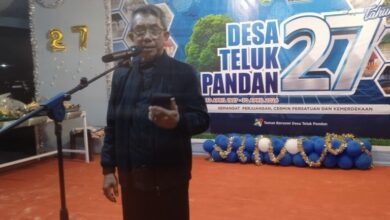 Bupati Kutim Ardiansyah Sulaiman saat menghadiri acara HUT Desa Teluk Pandan