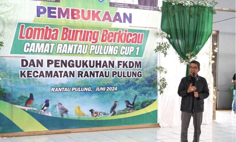 Bupati Kutim Ardiansyah Sulaiman membuka lomba burung berkicau